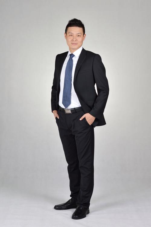 郑英 视觉与舞美负责人